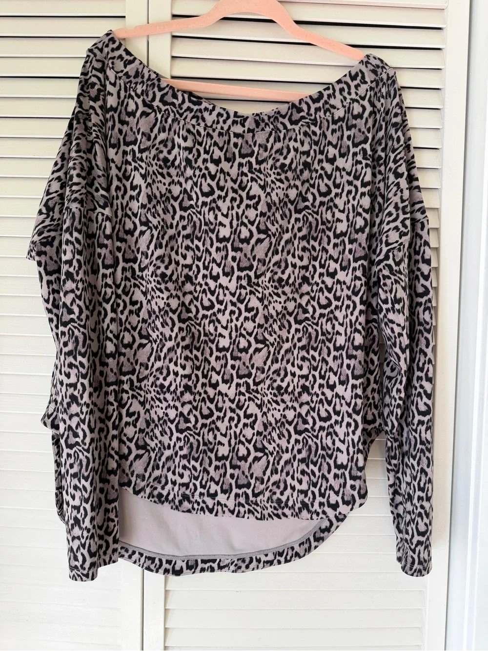Halara Off-Shoulder Leopard Print Long-Sleeve Sweater - Gray